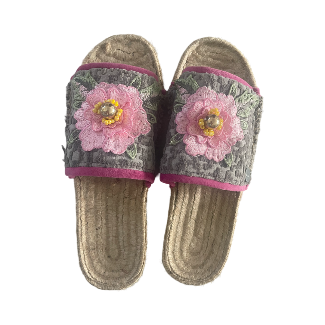 SANDALS - PINK EMBROIDERED FLOWERS